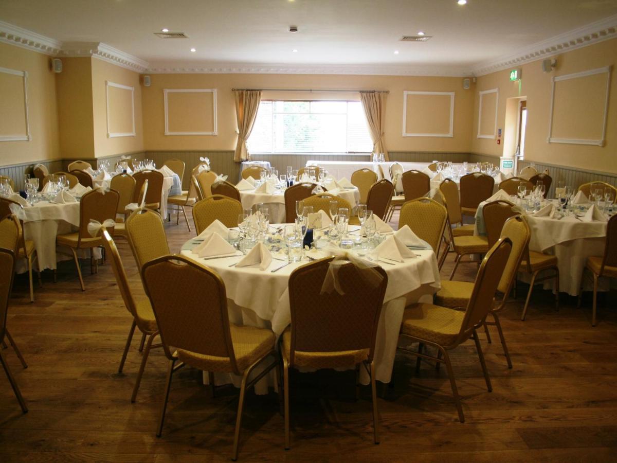 Отель The Corbet Arms Uffington  Экстерьер фото