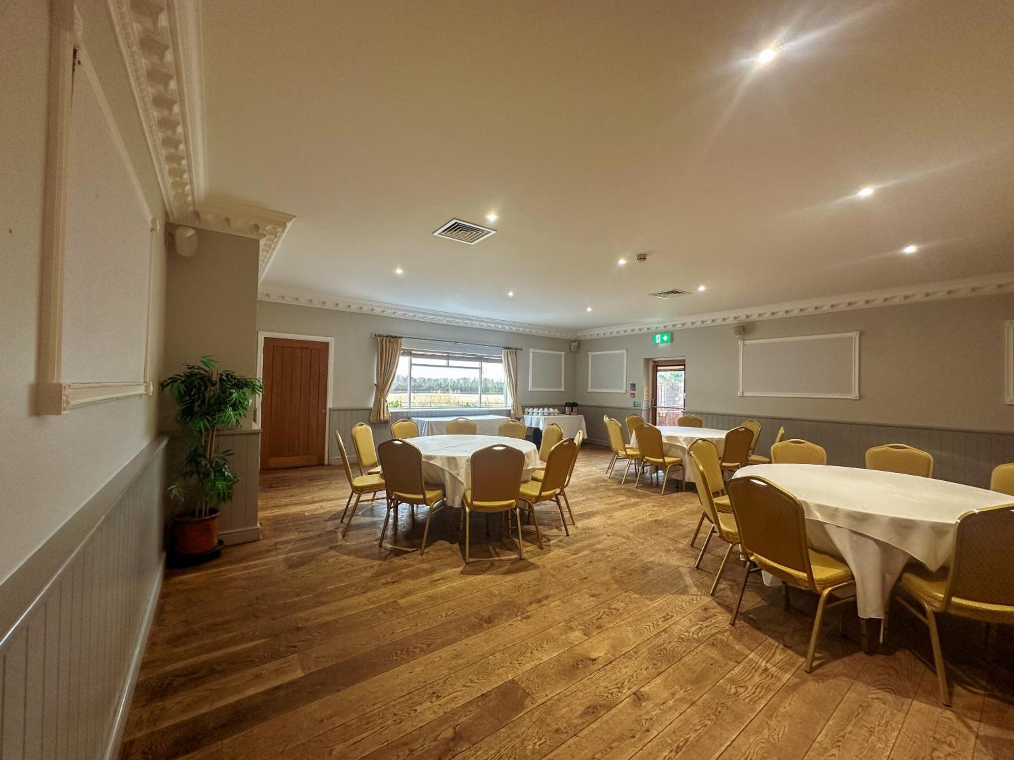 Отель The Corbet Arms Uffington  Экстерьер фото
