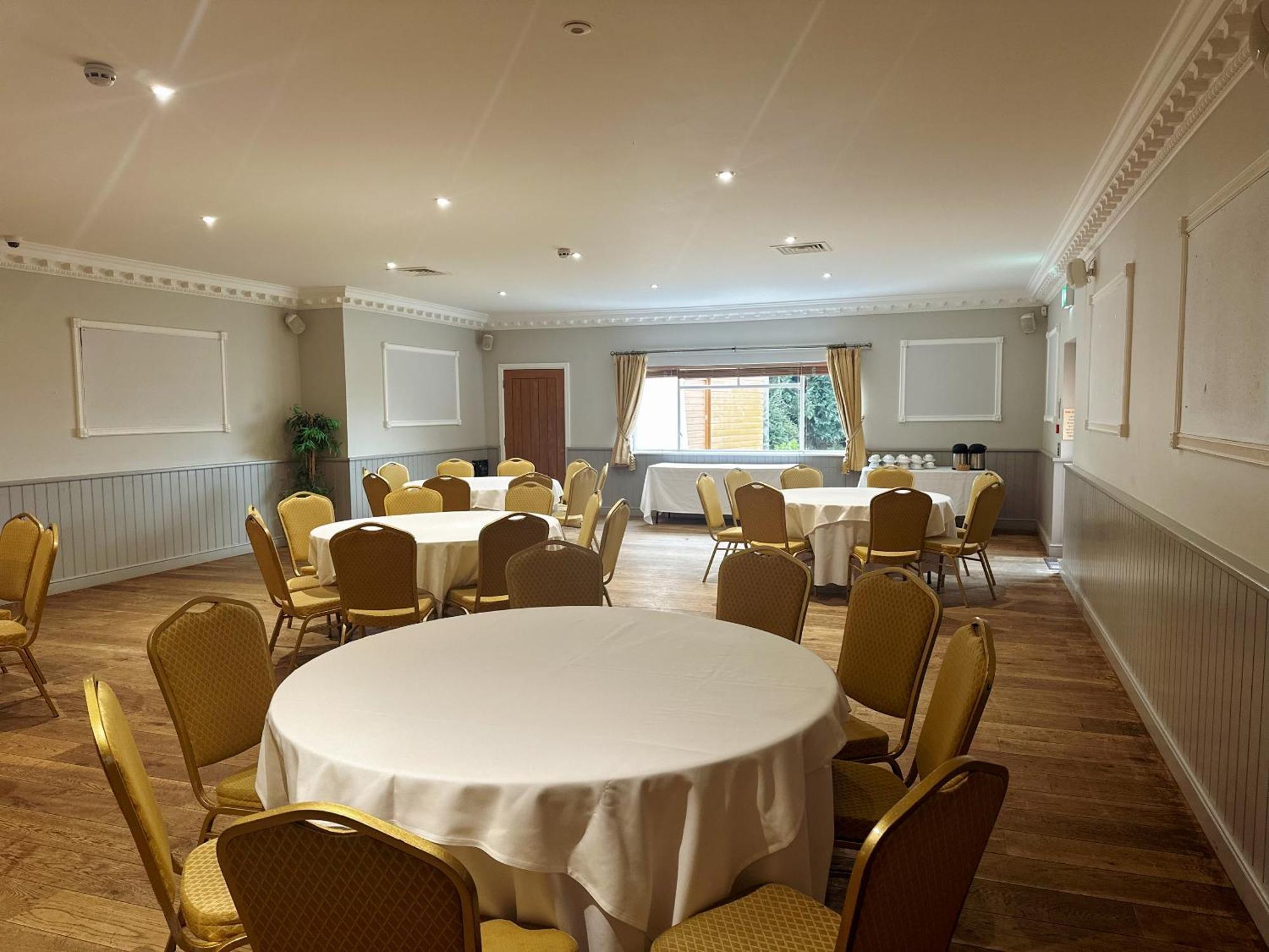 Отель The Corbet Arms Uffington  Экстерьер фото